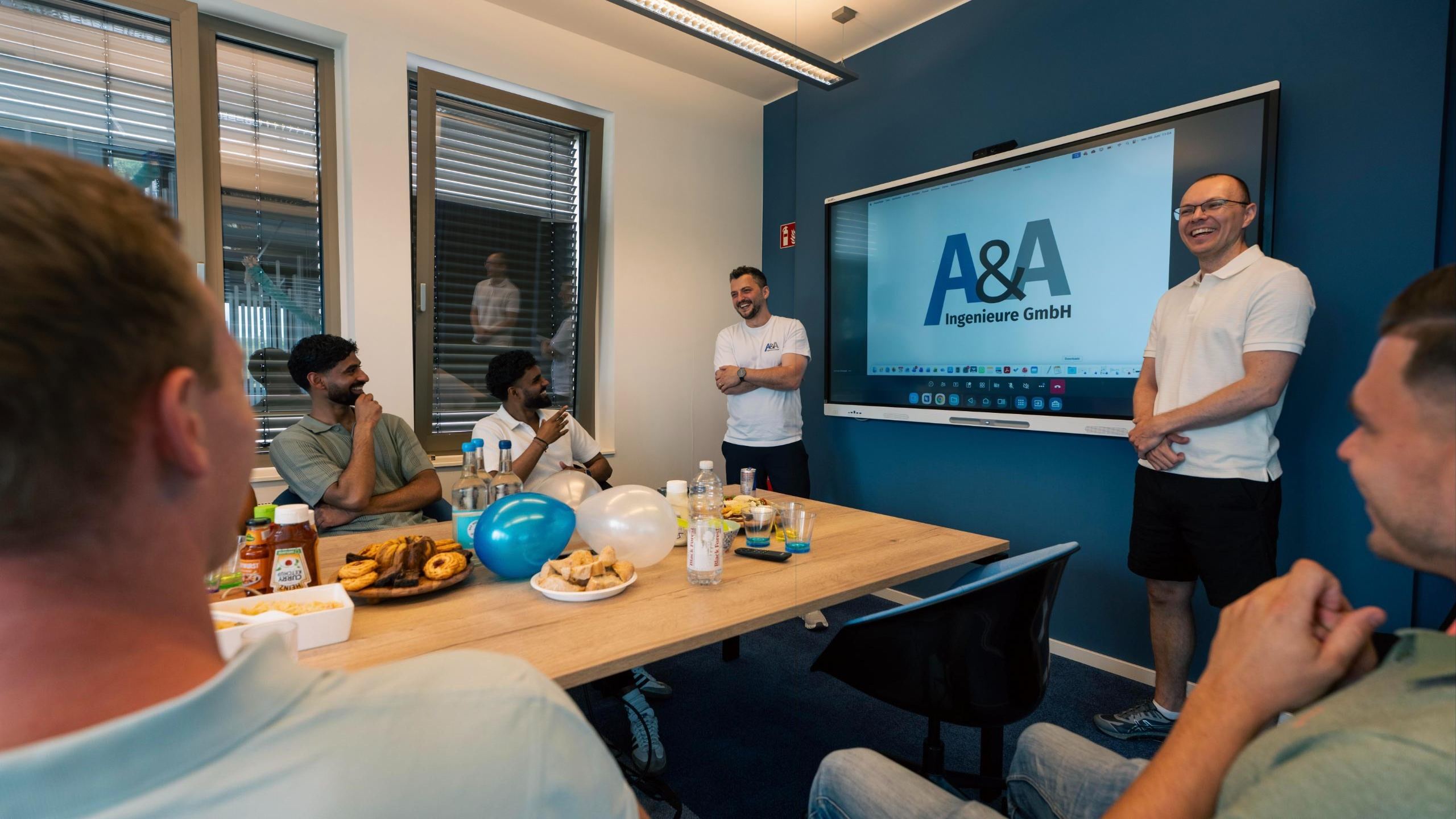 Teambesprechung im Büro der A&A Ingenieure GmbH